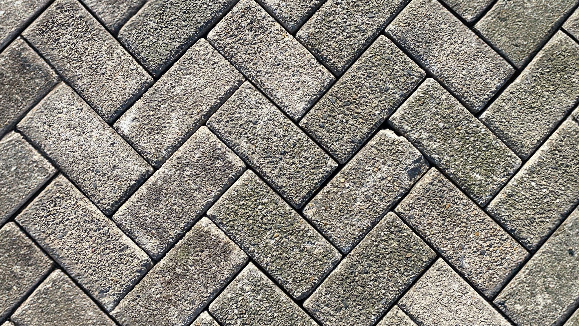 Gebruikte beton keiformaat 9cm gebruikt grijs (op pallet)